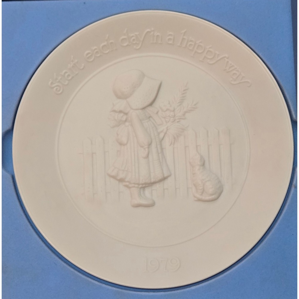 Holly Hobbie 1979 First Annual Plate Limited Edition Porcelain Collectible